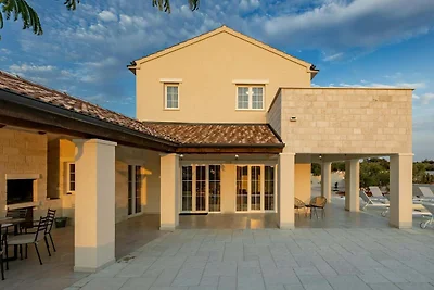 Villa Royal Stone mit Pool in Jezera