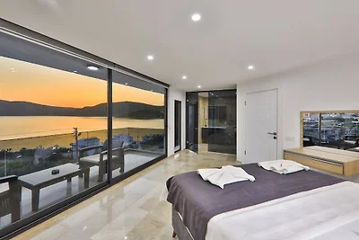 Villa in Kalkan mit Schwimmbecken