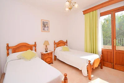 Villa in Campanet met zwembad en barbecue