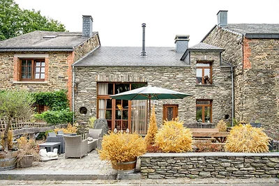 Geräumiges Ferienhaus in Vresse-sur-Semois mi...