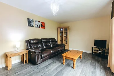 Serene 2-Bedroom Cottage in Dorrington, No...