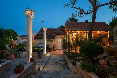 Golden Coast Apartments - A2 - OneBedroom Apa...