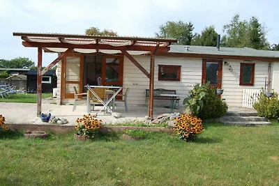 Bungalow in Lübs mit Schwimmbecken
