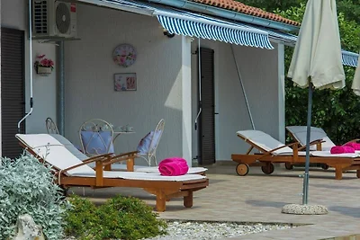 Villa in Nova Vas mit Schwimmbecken