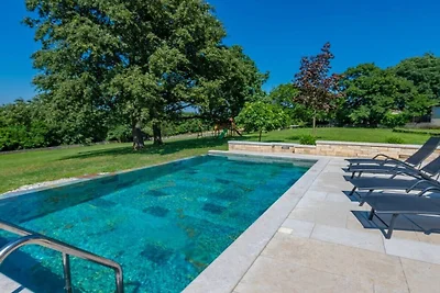 Ferienhaus in Žminj mit Schwimmbecken