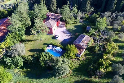 Moderne Ferienwohnung mit Pool in Ghizzano