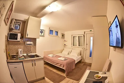 Nika Family Apartments - Basic Studio Apartme...
