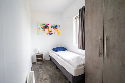 Modern chalet met afwasmachine, aan het...