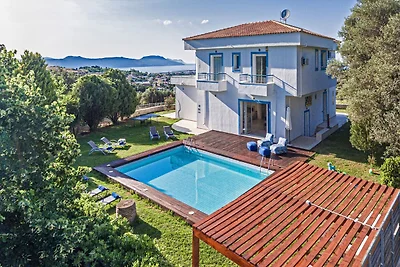 Beautiful 5bedroom villa big pool, close to...