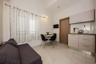 Küstenwohnung in Sibenik-Brodarica