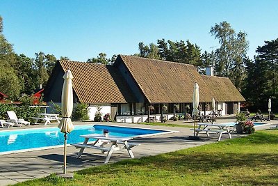 Gemütliches Ferienhaus in Nexø mit Schwimmbad