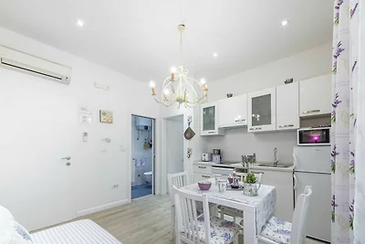 L & L Old Town Apartments - One bedroom Apart...