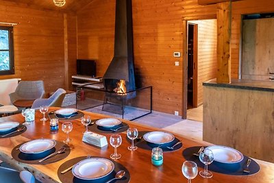 Chalet in het bos met jacuzzi en sauna