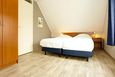 Charmantes Waldhaus, umgeben von einem Garten