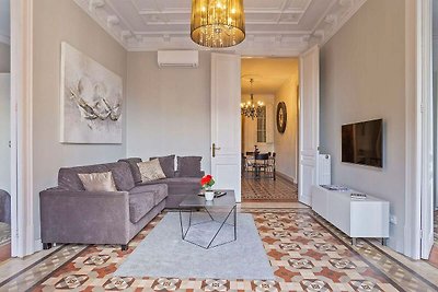 Luxurious apartment in the center of...