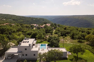 Villa moderna immersa nella natura a Labin