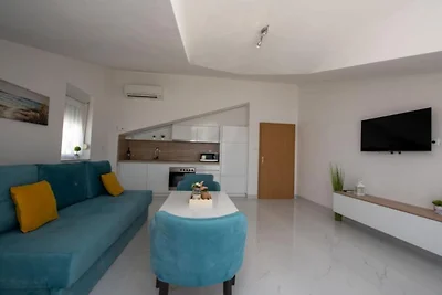 Villa Tomi  - Studio with Balcony (4)