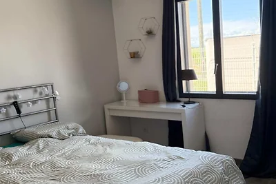 Villa met zwembad en jacuzzi nabij Châteauneu...