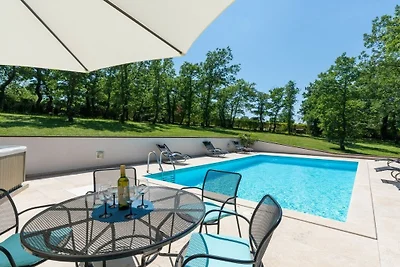 Villa in Juršići mit Schwimmbecken