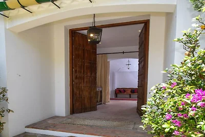 A Real Oasis in Colonial style