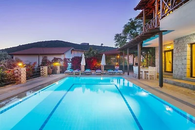 Villa in Kalkan mit Schwimmbecken