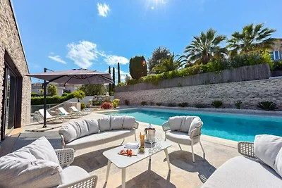Villa in Mandelieu met verwarmd zwembad