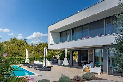 Villa in Malinska mit Schwimmbecken