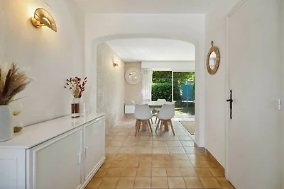 Cazet Cozy - 2BR/6P - Estate with Pool /...