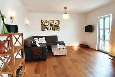 Hallenbach mit Moselblick