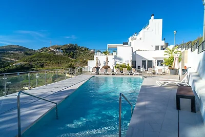 Penthouse in Nerja mit Infinity-Pool