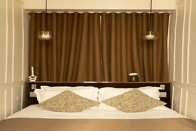 Palais Bourbon Hotel – Zimmer 31 – 4P –...