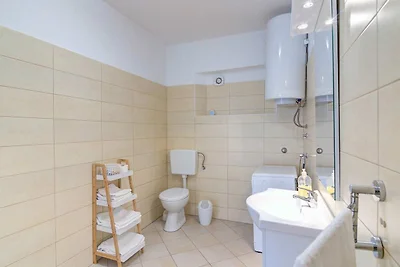 Apartment in Senj Lika-Karlovac mit Terrasse