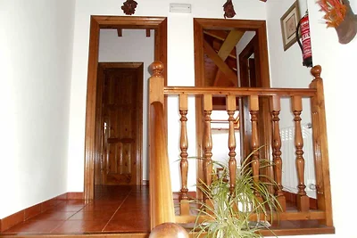 Placido palazzo a Cangas de Onís con giardino