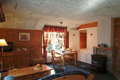 Gemütliches Bauernhaus mit Whirlpool im Wald