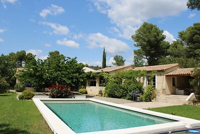 Stilvolle Villa in Tourtour mit privatem Pool