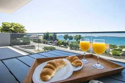 Wohnung in Šibenik-Brodarica mit Balkon