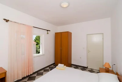 Holiday Home Blue Vineyard- Three Bedroom Hou...