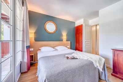 8-Person Scenic Landes Forest Apartment