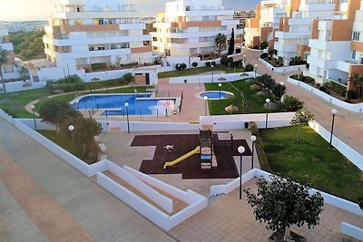 Apartamento con gran terraza y piscina comuni...