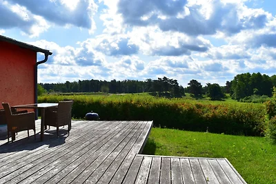 Vakantiehuis met groot terras aan het water