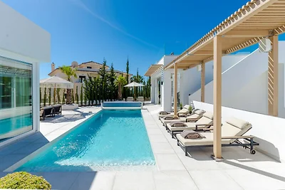 Unique & Luxurious Villa with Heated Pool!