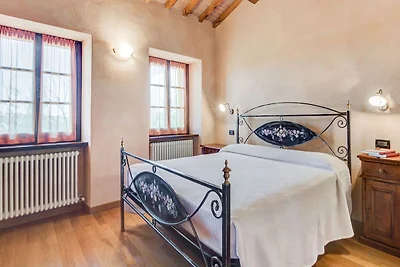 Elegante Casa Vacanze a Urbania con Giardino