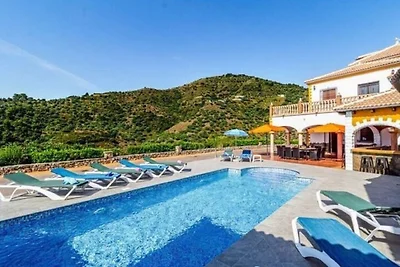 Geräumige Villa mit privatem Pool