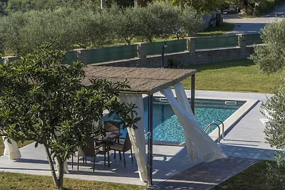 Ferienhaus in Buje mit Schwimmbecken