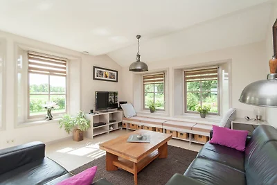 Modernes Ferienhaus mit Whirlpool in...