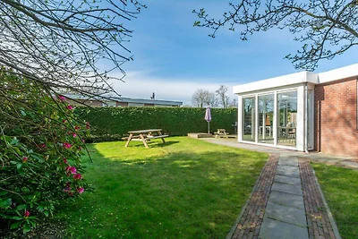 Elegant bungalow with sauna and garden