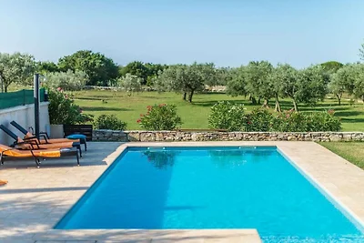 Villa in Galizana mit Schwimmbecken