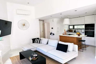 Spazioso appartamento in villa con vista mare