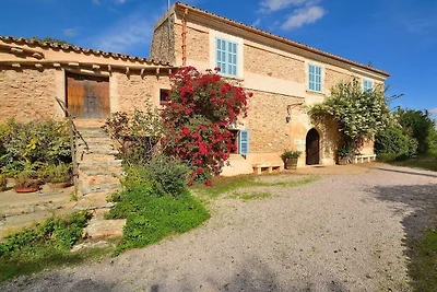 Finca in Llubi mit Schwimmbecken