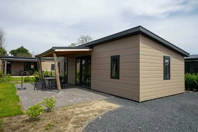 Modern chalet met afwasmachine, aan het...